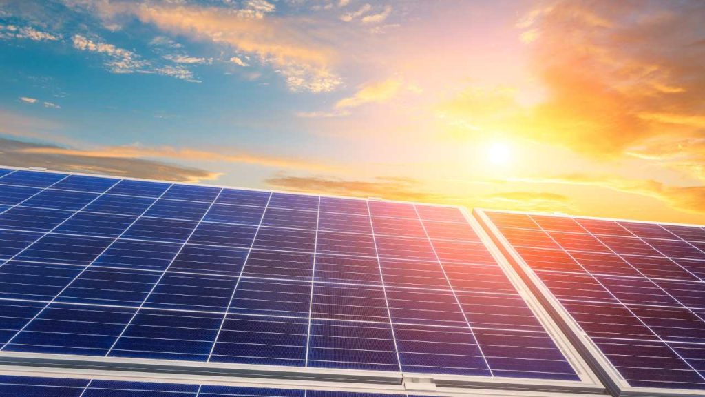 How to Power a House With Solar Panels? 1 how solar panels generate electricity