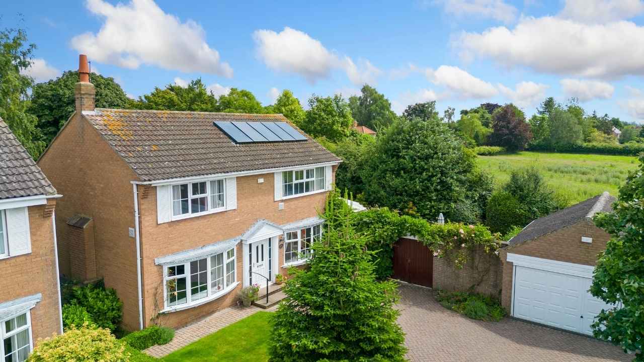 How Much Does a 4 Bedroom Solar Panel Cost in Ireland? 2 how-much-energy-does-a-four-bedroom-house-use.