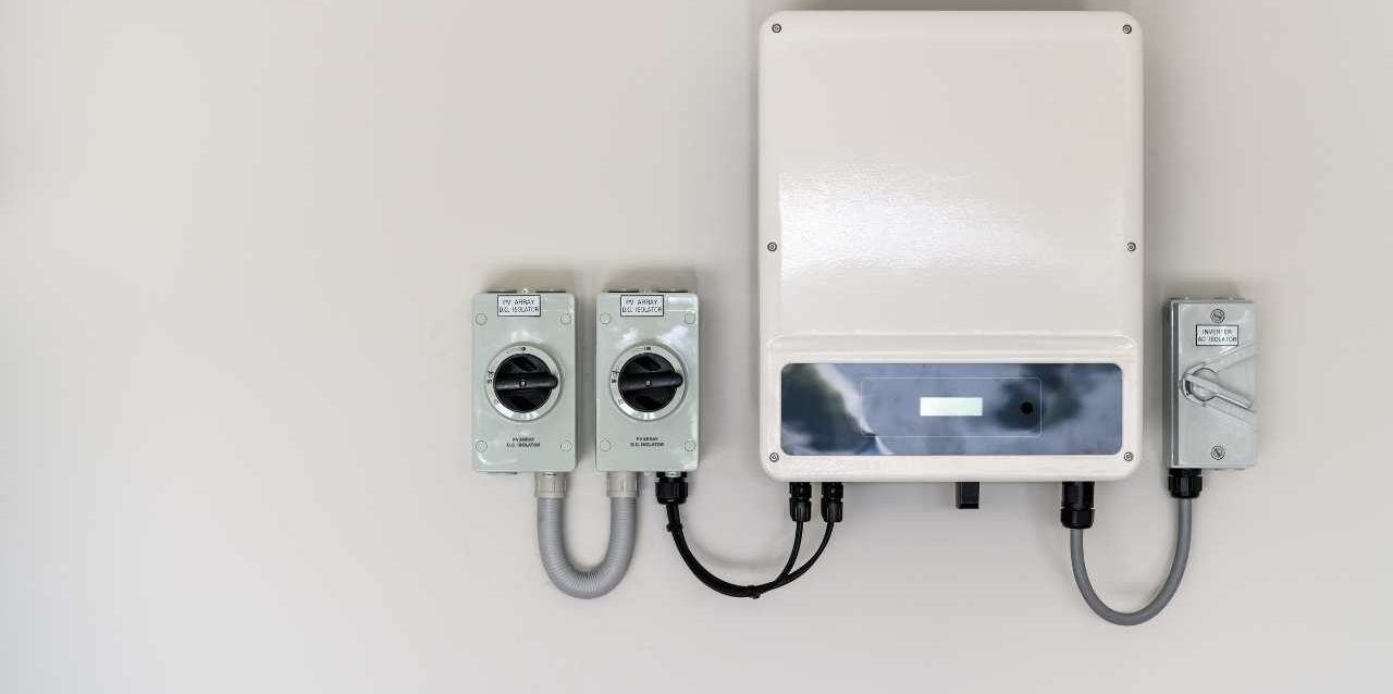 differences-between-solar-batteries-vs-power-diverters